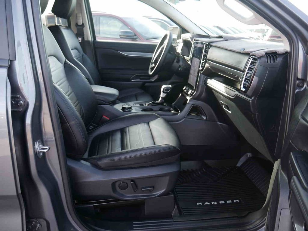 Used 2025 Ford Ranger Lariat w/ FX4 Off-Road Package image 26