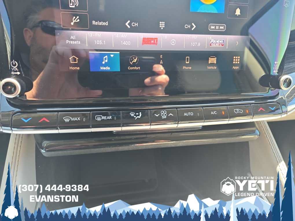 Used 2022 Jeep Wagoneer Series III w/ Rear Seat Video Group 1 AWD/4WD image 29