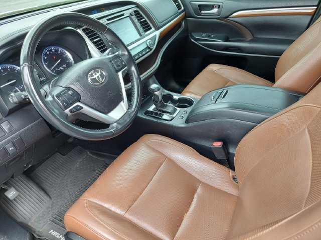 Used 2017 Toyota Highlander Limited AWD/4WD image 9