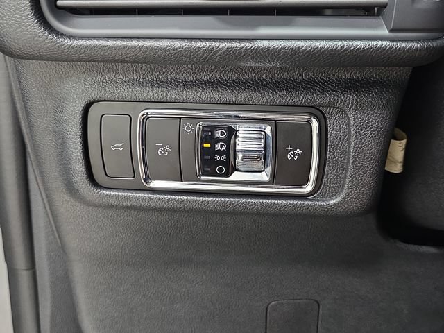 Used 2025 Lincoln Corsair AWD w/ Equipment Group 101A image 23