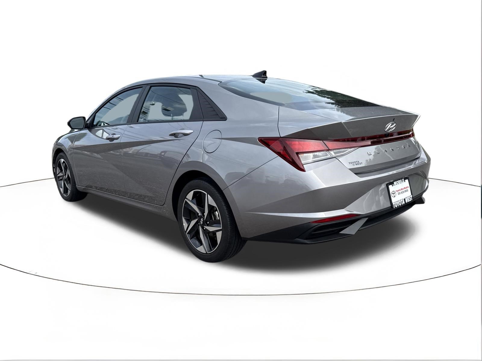 Used 2023 Hyundai Elantra SEL w/ Convenience Package FWD image 5
