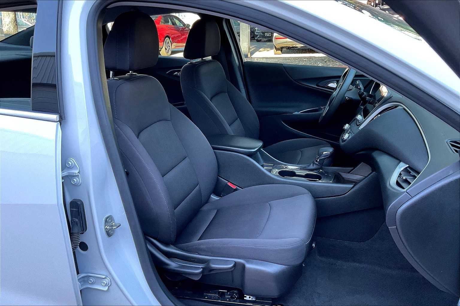 Used 2023 Chevrolet Malibu LS image 7