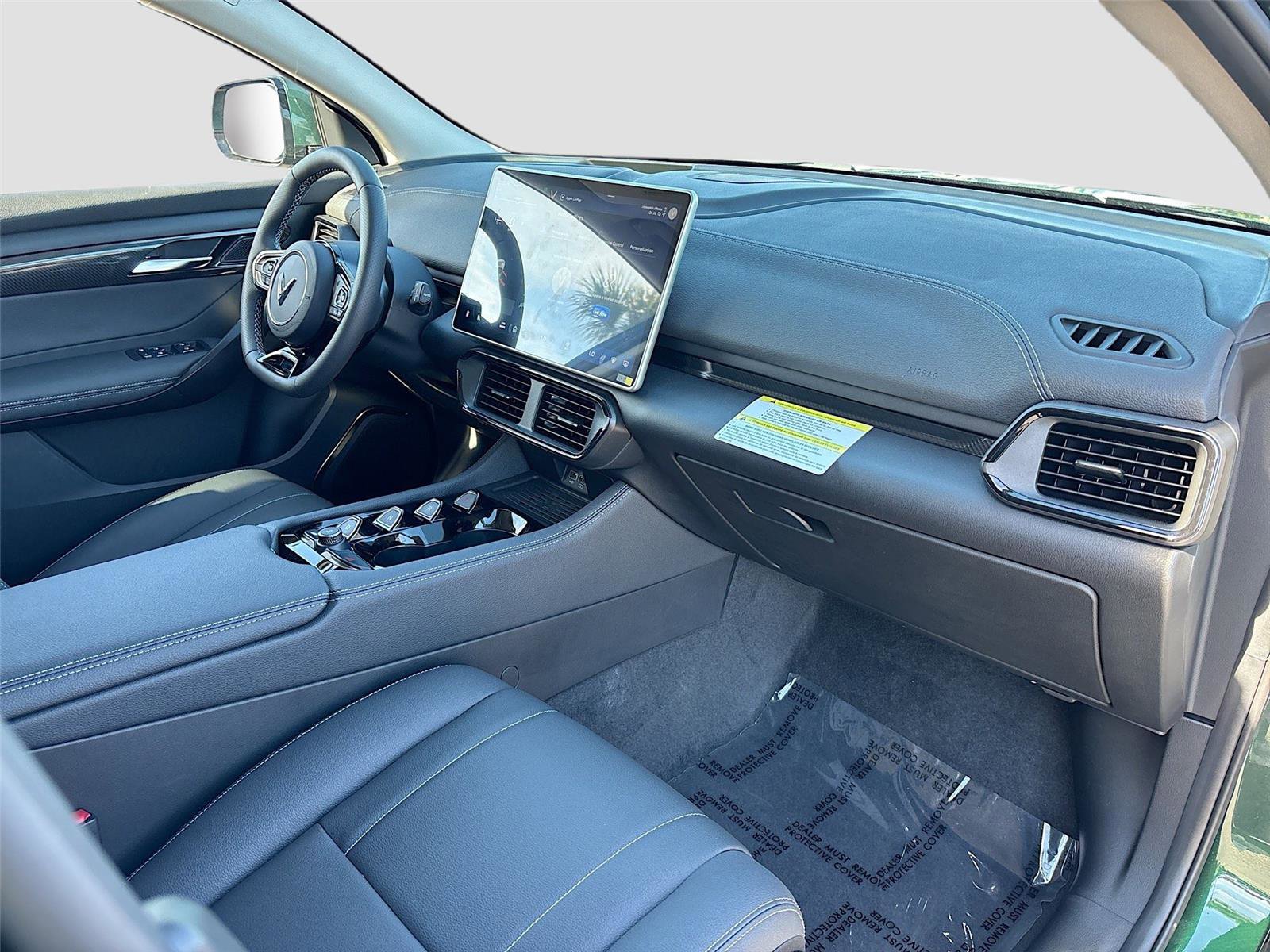 New 2025 VinFast VF 8 Eco image 28