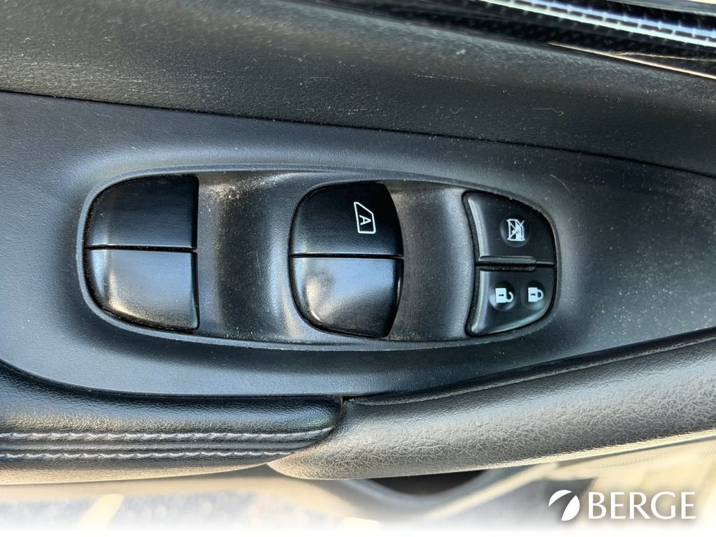 Used 2017 Nissan Rogue SL w/ SL Premium Package image 19