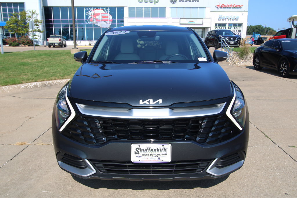 Used 2023 Kia Sportage EX FWD image 2