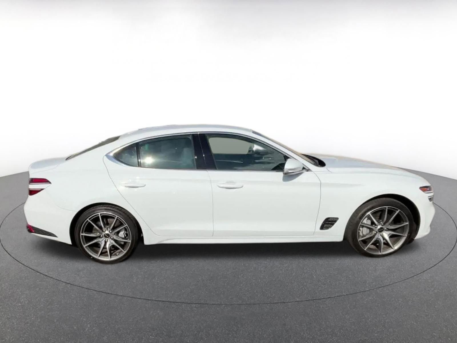 Used 2025 Genesis G70 2.5T image 16