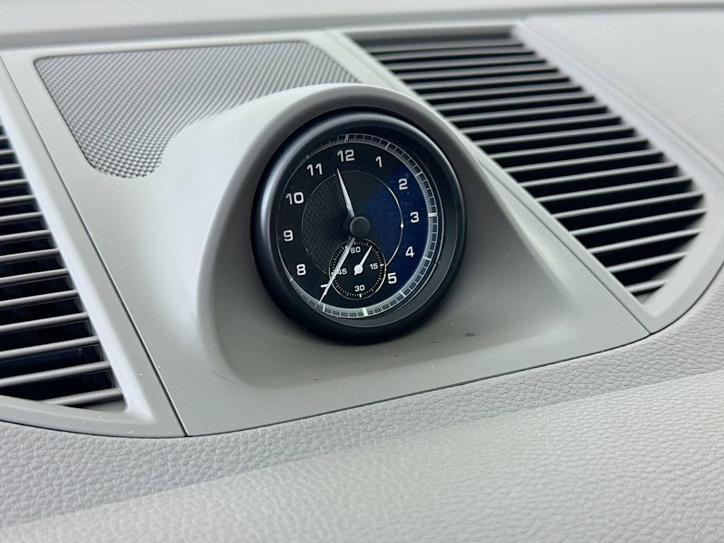 Certified 2023 Porsche Macan Turbo image 17