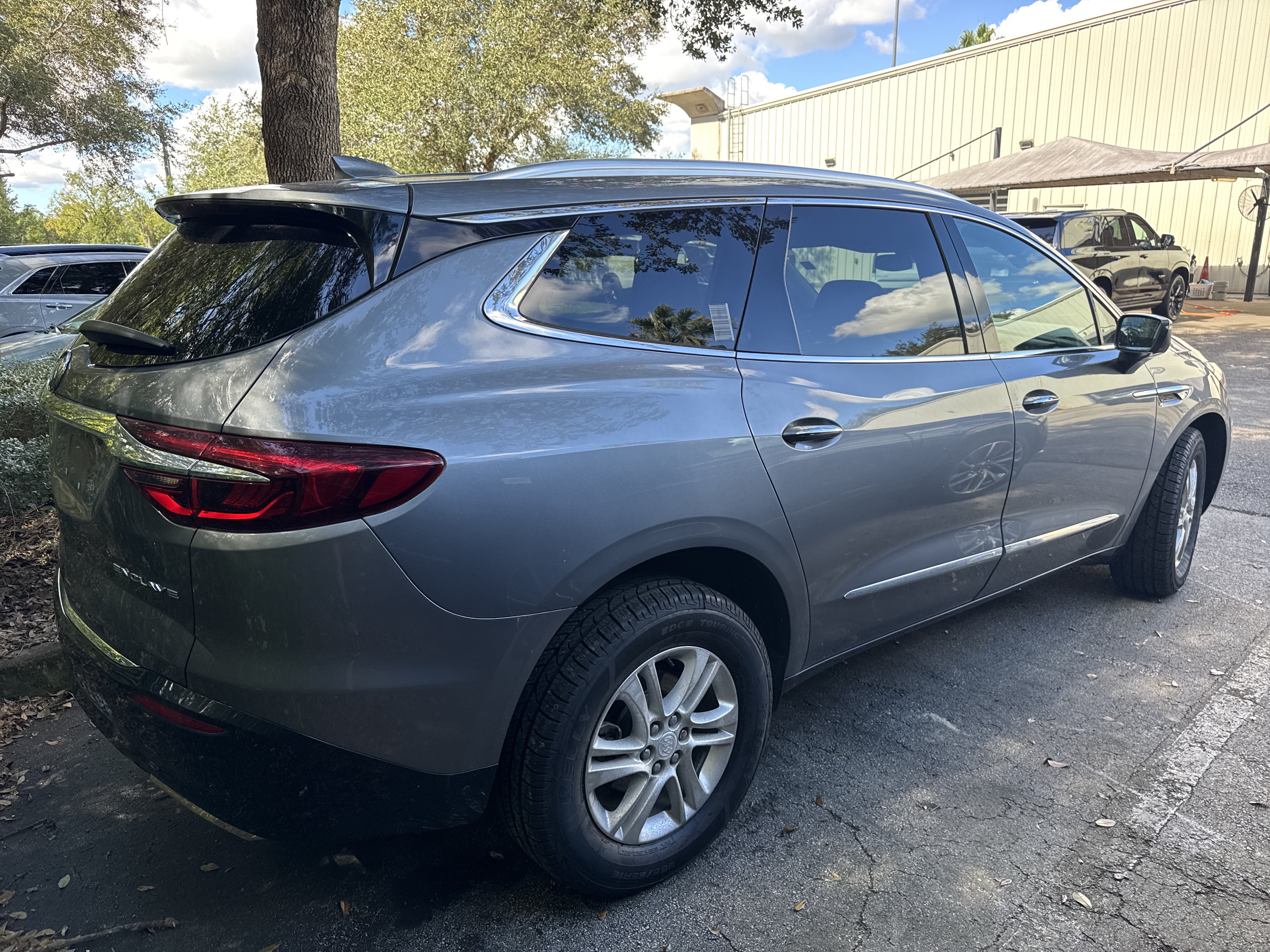 Used 2018 Buick Enclave Essence FWD image 2