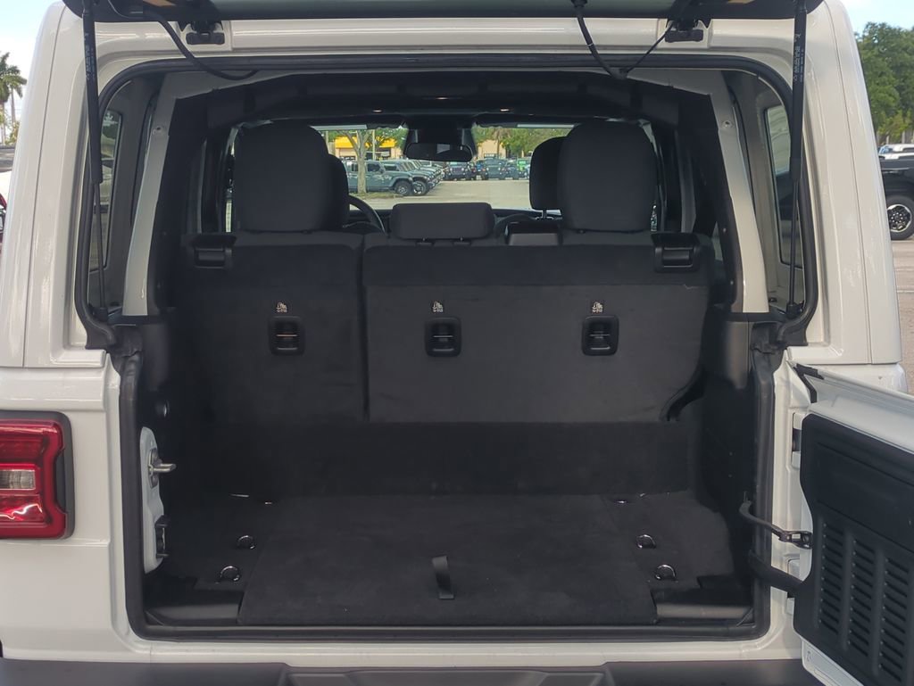 Used 2025 Jeep Wrangler Unlimited Sahara w/ Safety Group AWD/4WD image 14