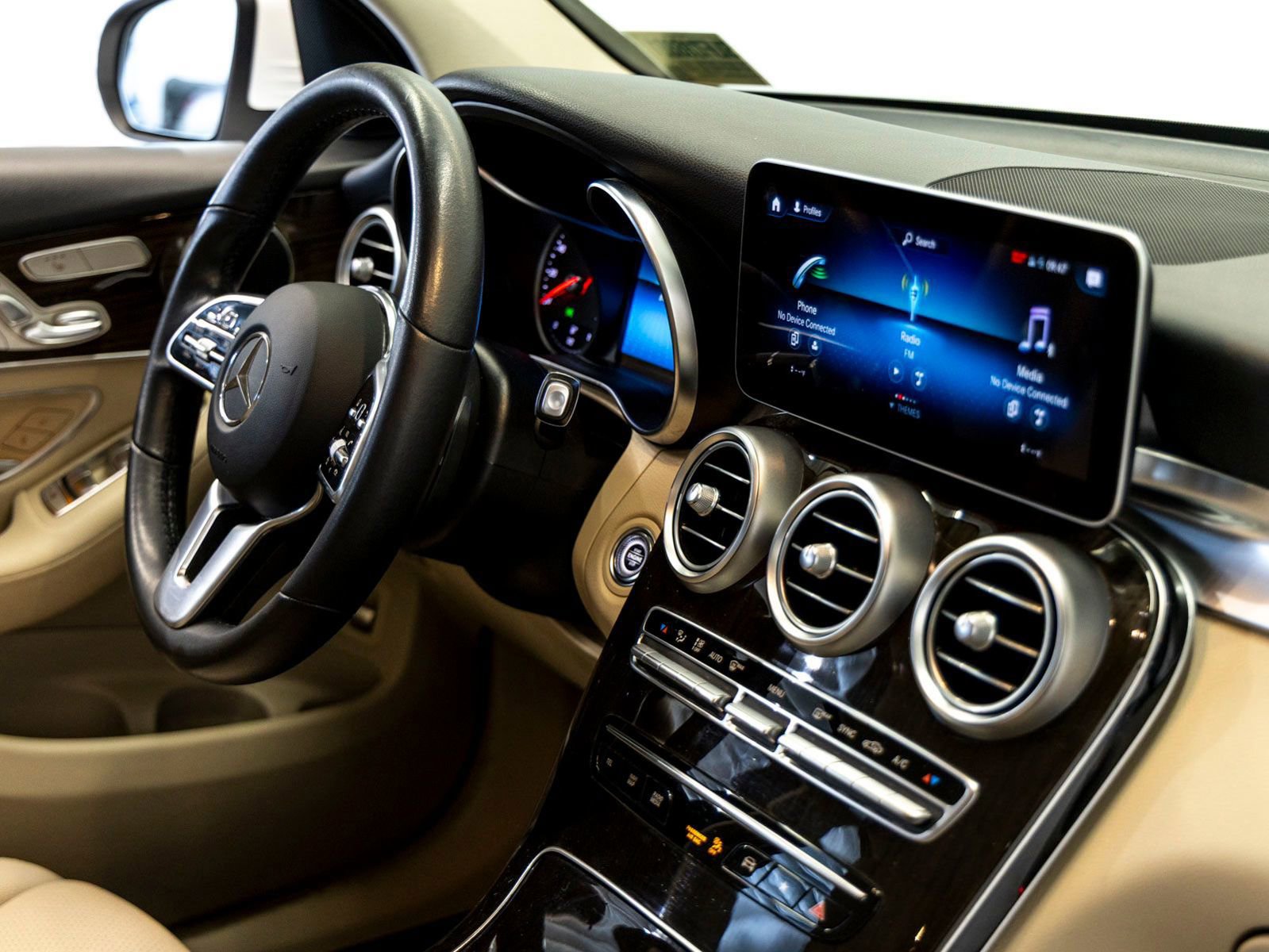 Used 2020 Mercedes-Benz GLC 300 4MATIC image 30