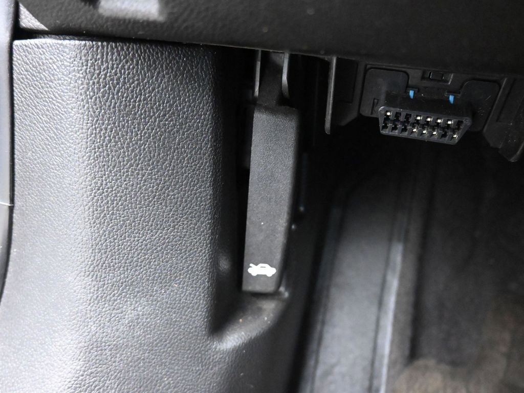 Used 2012 Chevrolet Cruze LT image 22