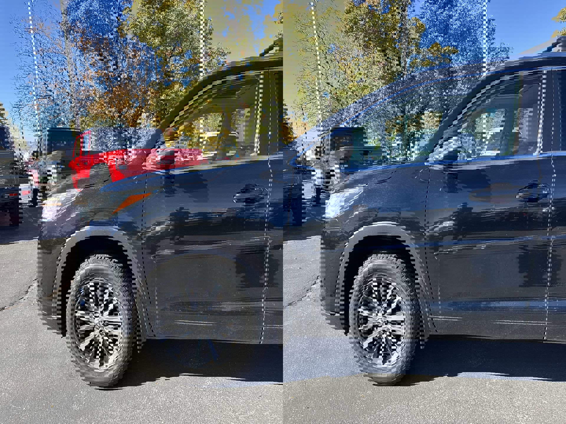 Used 2018 Toyota Highlander XLE image 10