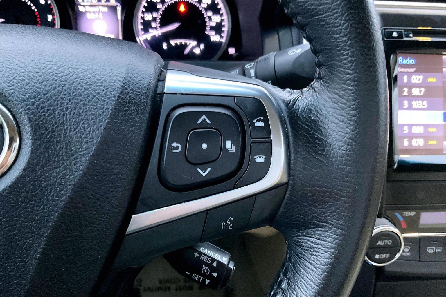 Used 2015 Toyota Camry XLE FWD image 18