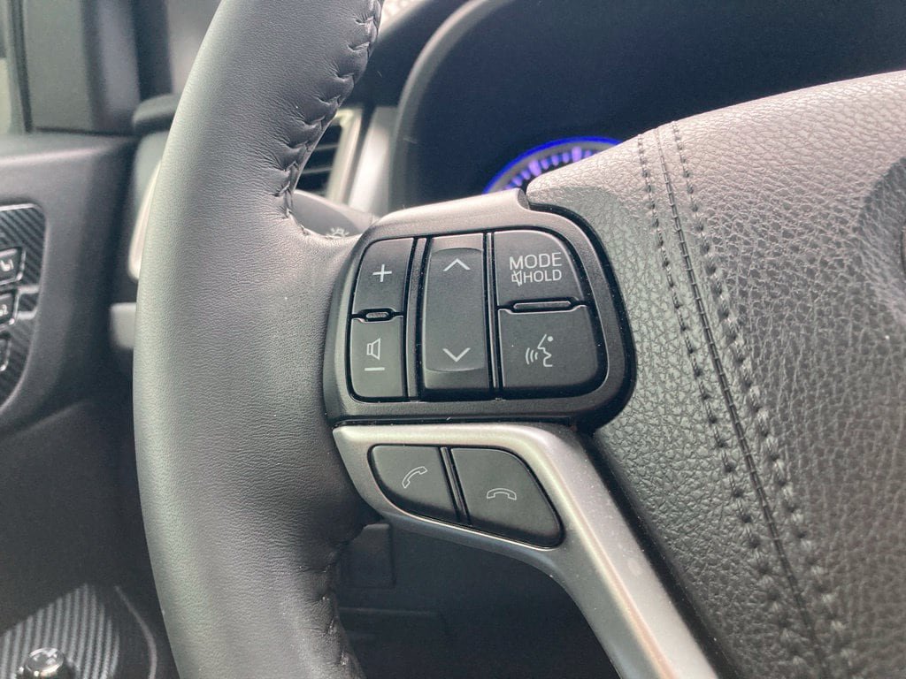 Used 2019 Toyota Highlander Limited FWD image 15