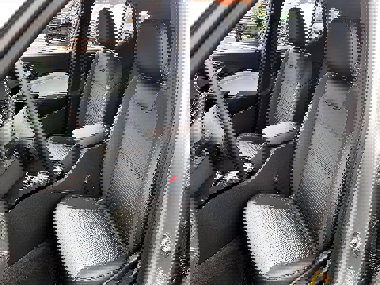 Used 2025 Chevrolet Trax LT w/ LT Convenience Package image 10