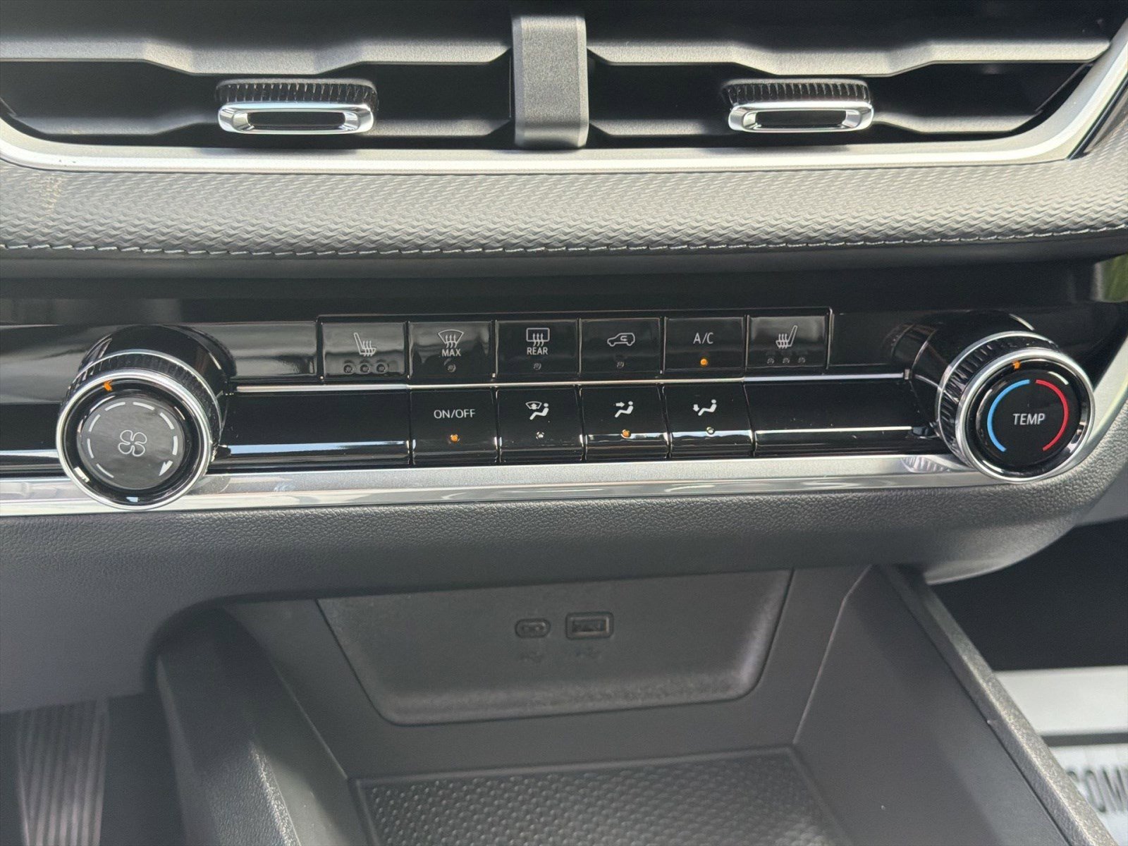 New 2026 Chevrolet Equinox LT w/ Safety and Technology Package AWD/4WD image 21