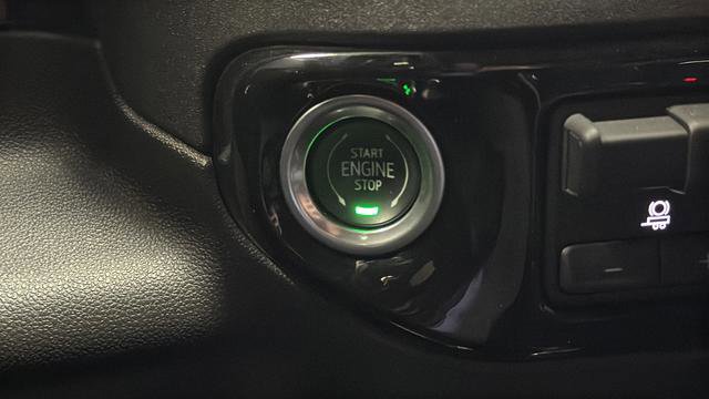 Used 2022 Chevrolet Silverado 1500 LT Trail Boss w/ LT Trail Boss Premium Package AWD/4WD image 21