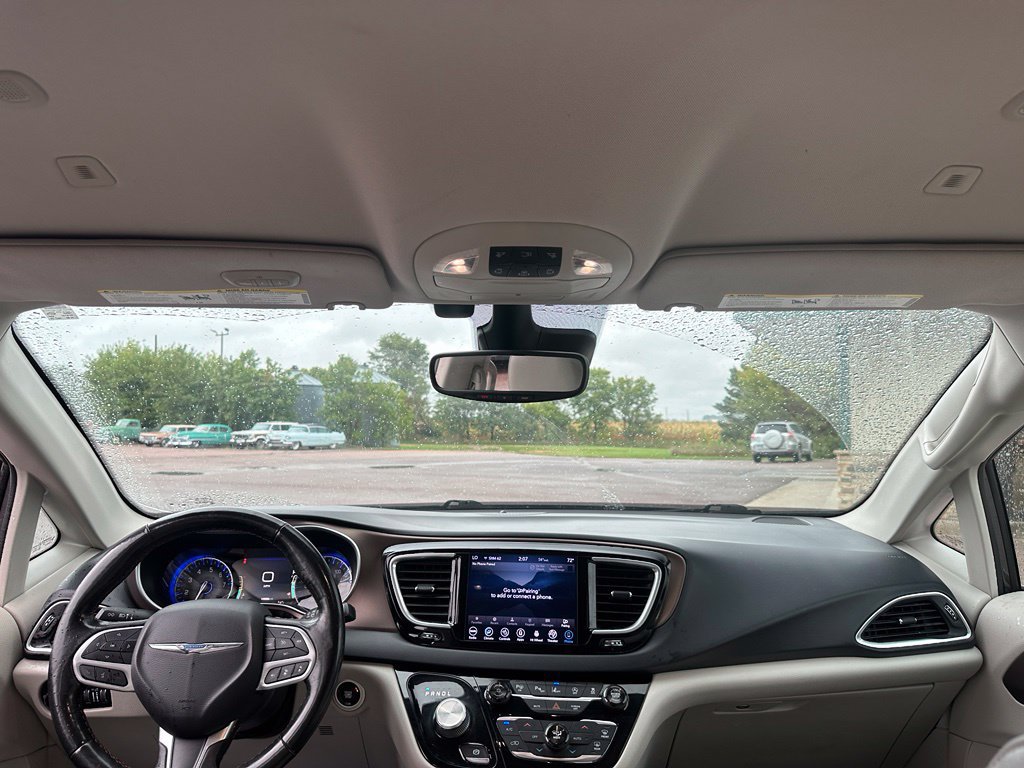 Used 2018 Chrysler Pacifica Touring-L Plus FWD image 26