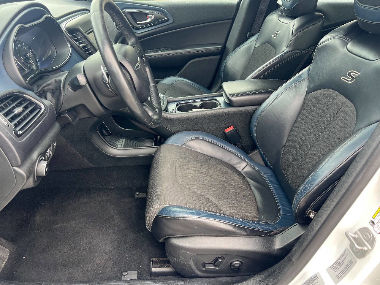 Used 2015 Chrysler 200 S w/ Comfort Group image 15