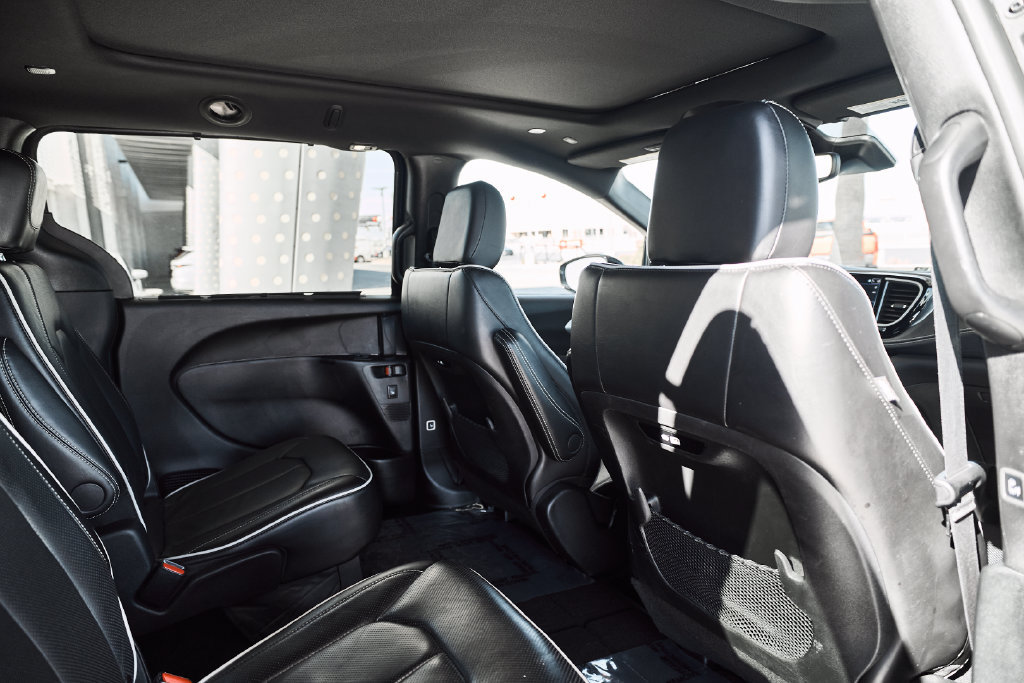 Used 2025 Chrysler Pacifica Limited FWD image 19