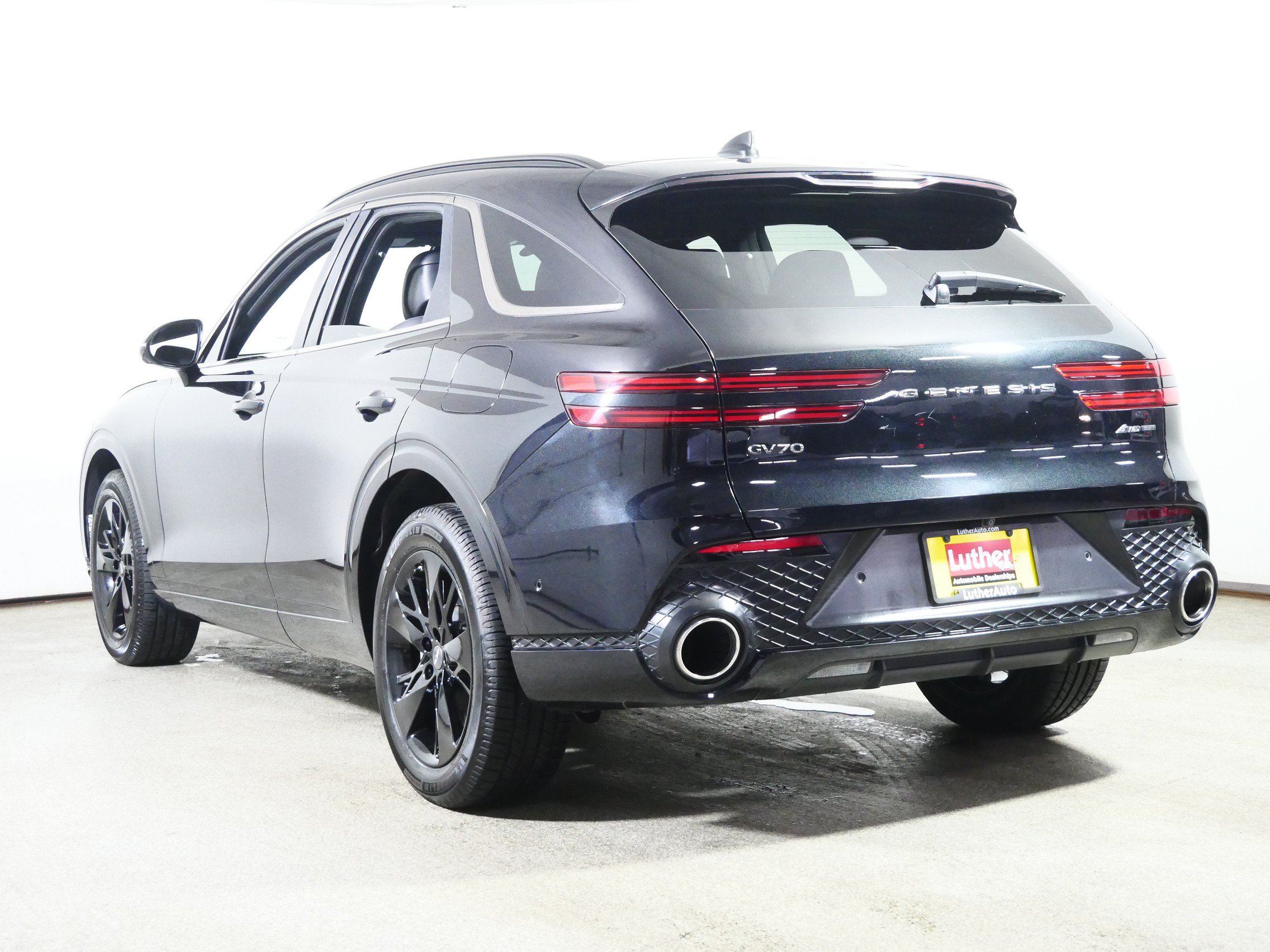 Used 2022 Genesis GV70 3.5T Sport w/ Sport Advanced Package AWD/4WD image 5