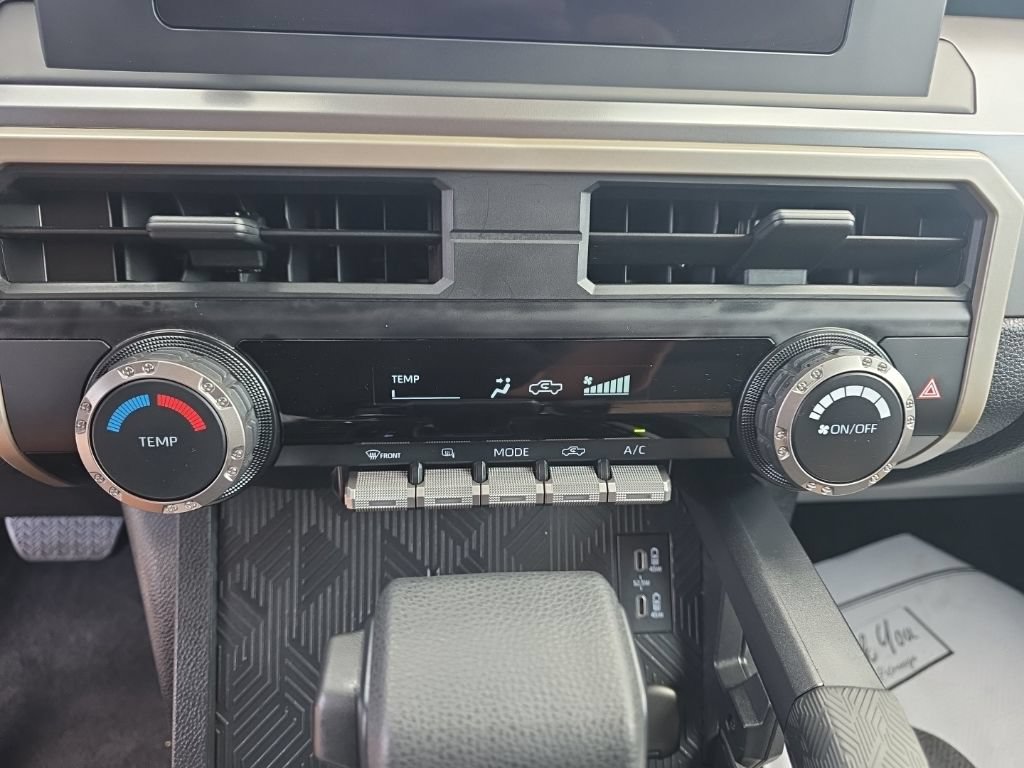 Certified 2025 Toyota Tacoma SR5 AWD/4WD image 21