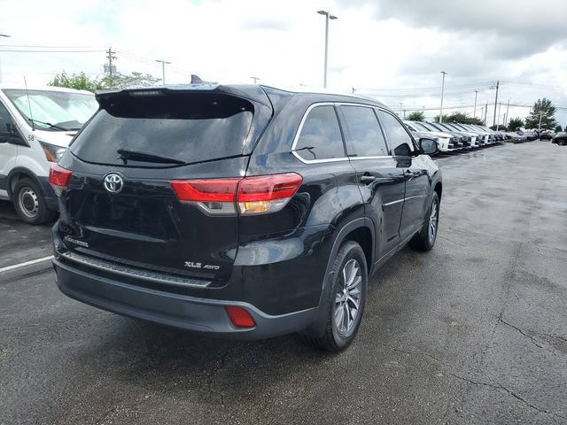 Used 2018 Toyota Highlander XLE w/ Protection Package #3 AWD/4WD image 4