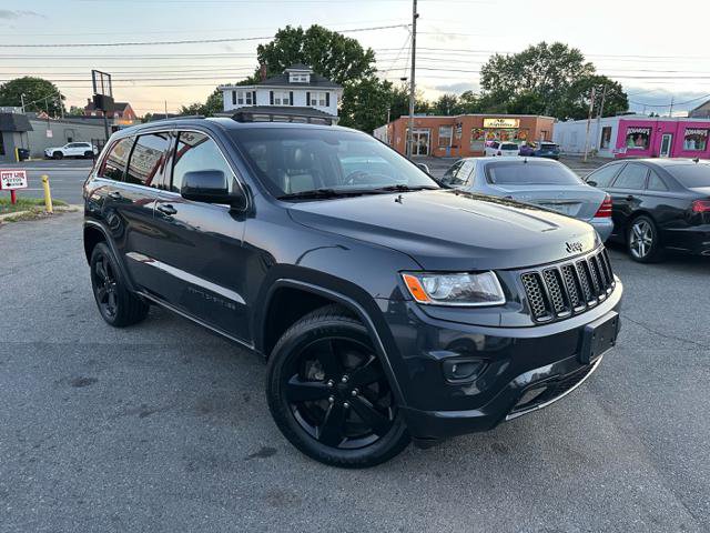 Used 2014 Jeep Grand Cherokee Altitude AWD/4WD image 2