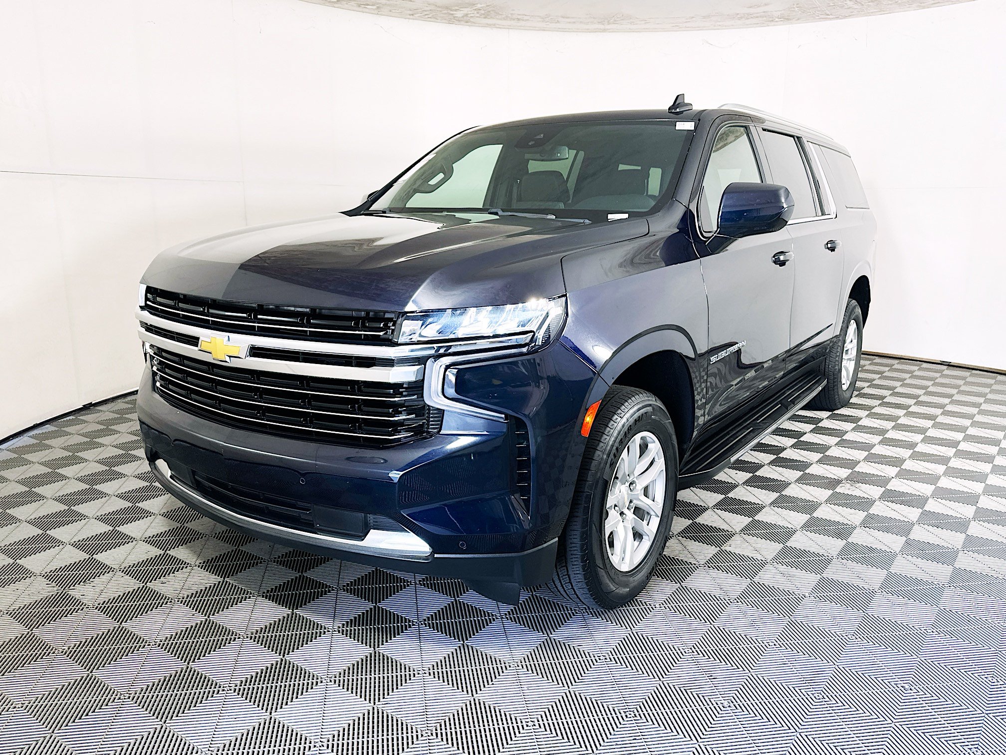 Used 2023 Chevrolet Suburban LT AWD/4WD image 7
