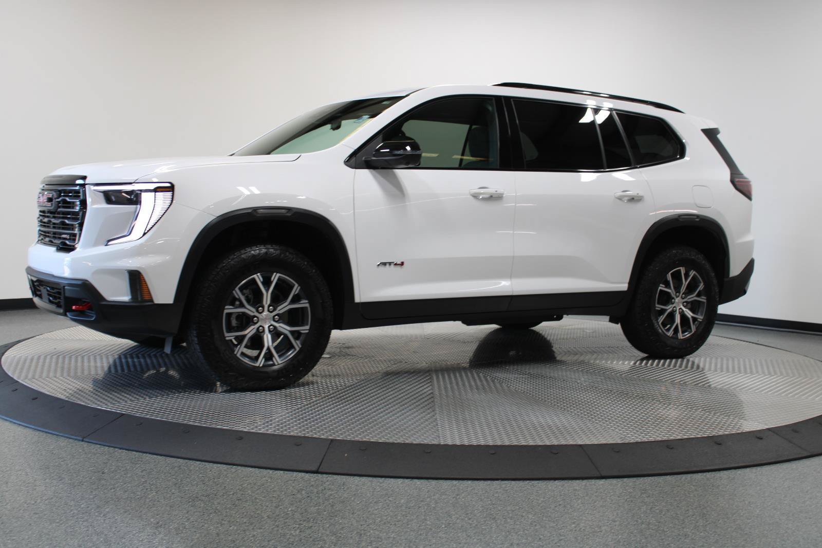 Used 2026 GMC Acadia AT4 w/ Luxury Package AWD/4WD image 5