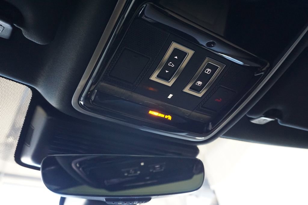 New 2026 Land Rover Range Rover Velar Dynamic SE image 16