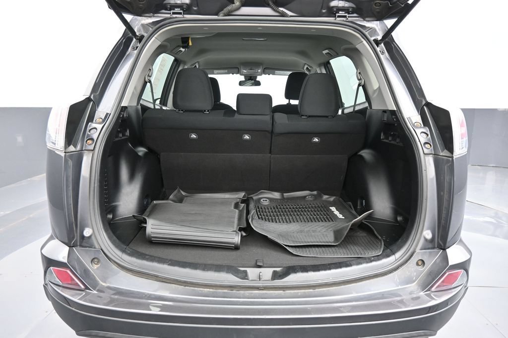 Used 2018 Toyota RAV4 LE w/ All Weather Liner Package AWD/4WD image 28