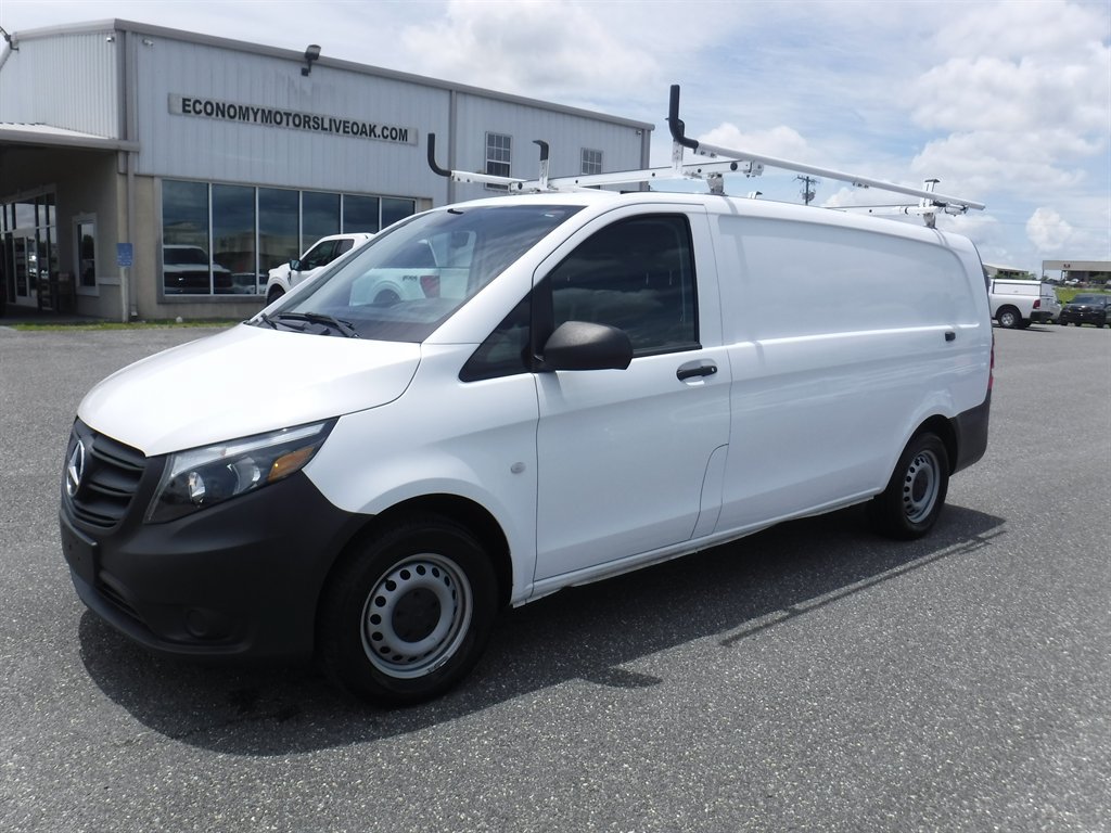 Used 2023 Mercedes-Benz Metris image 2