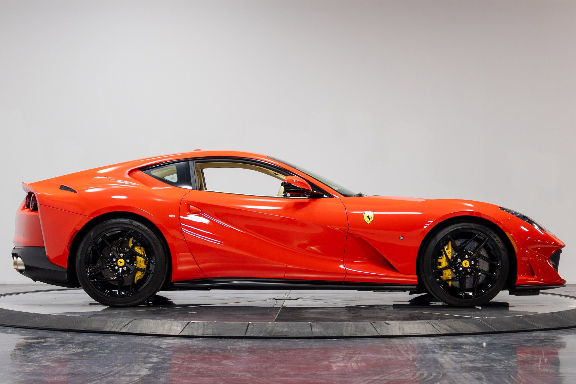 Used 2018 Ferrari 812 Superfast image 22
