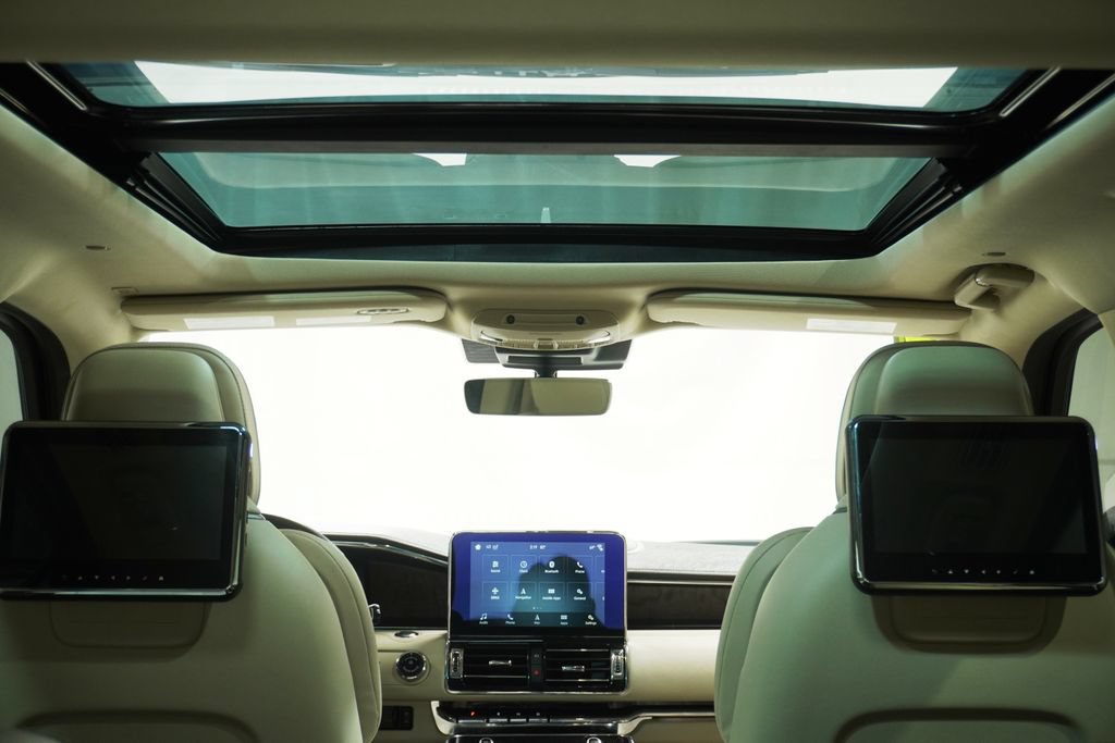 Used 2019 Lincoln Navigator L Reserve AWD/4WD image 32