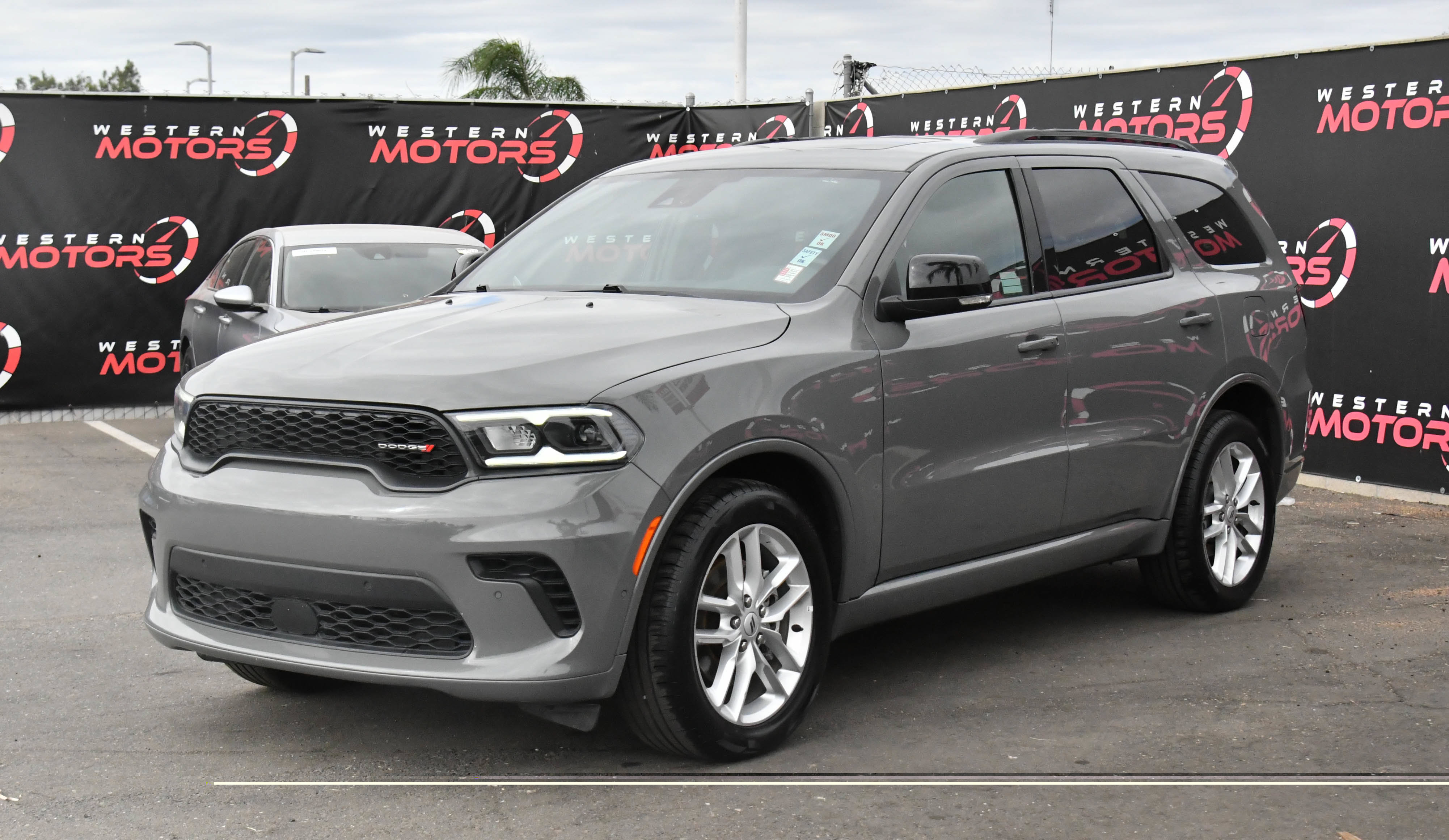 Used 2025 Dodge Durango GT AWD/4WD image 3