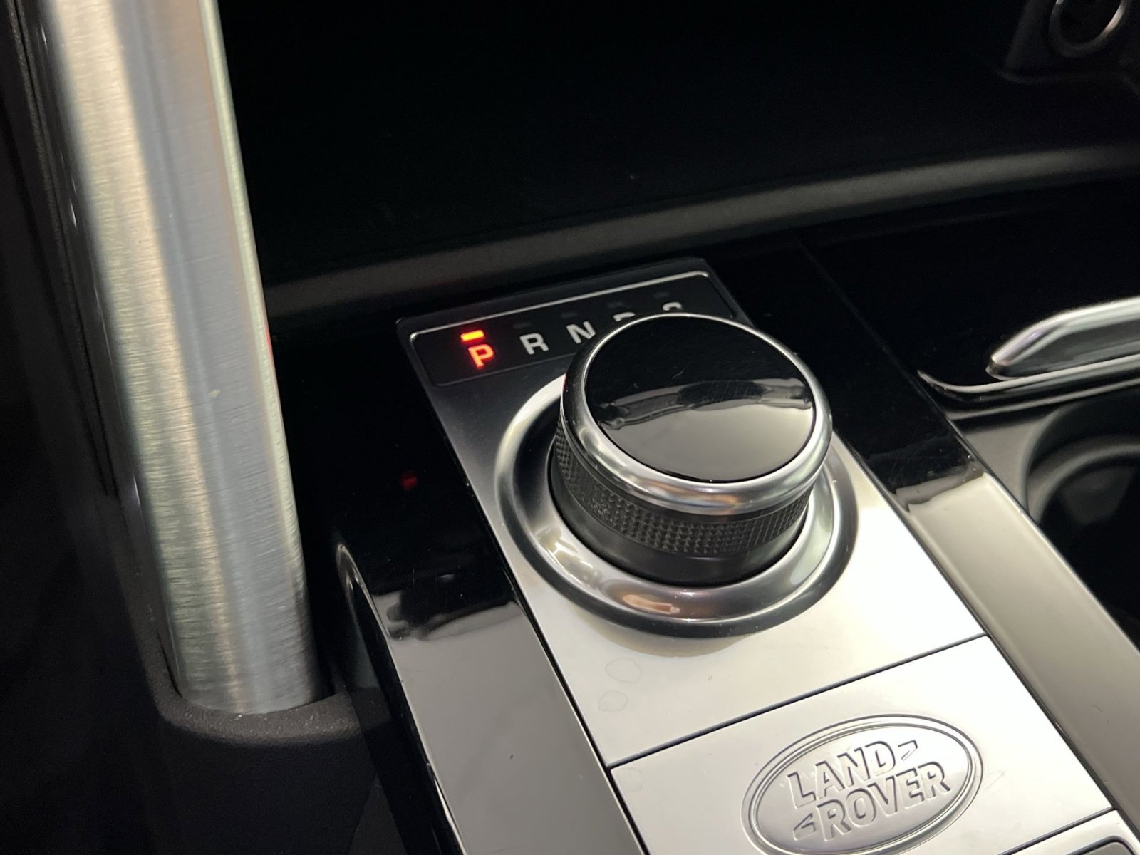 Used 2020 Land Rover Discovery HSE image 22