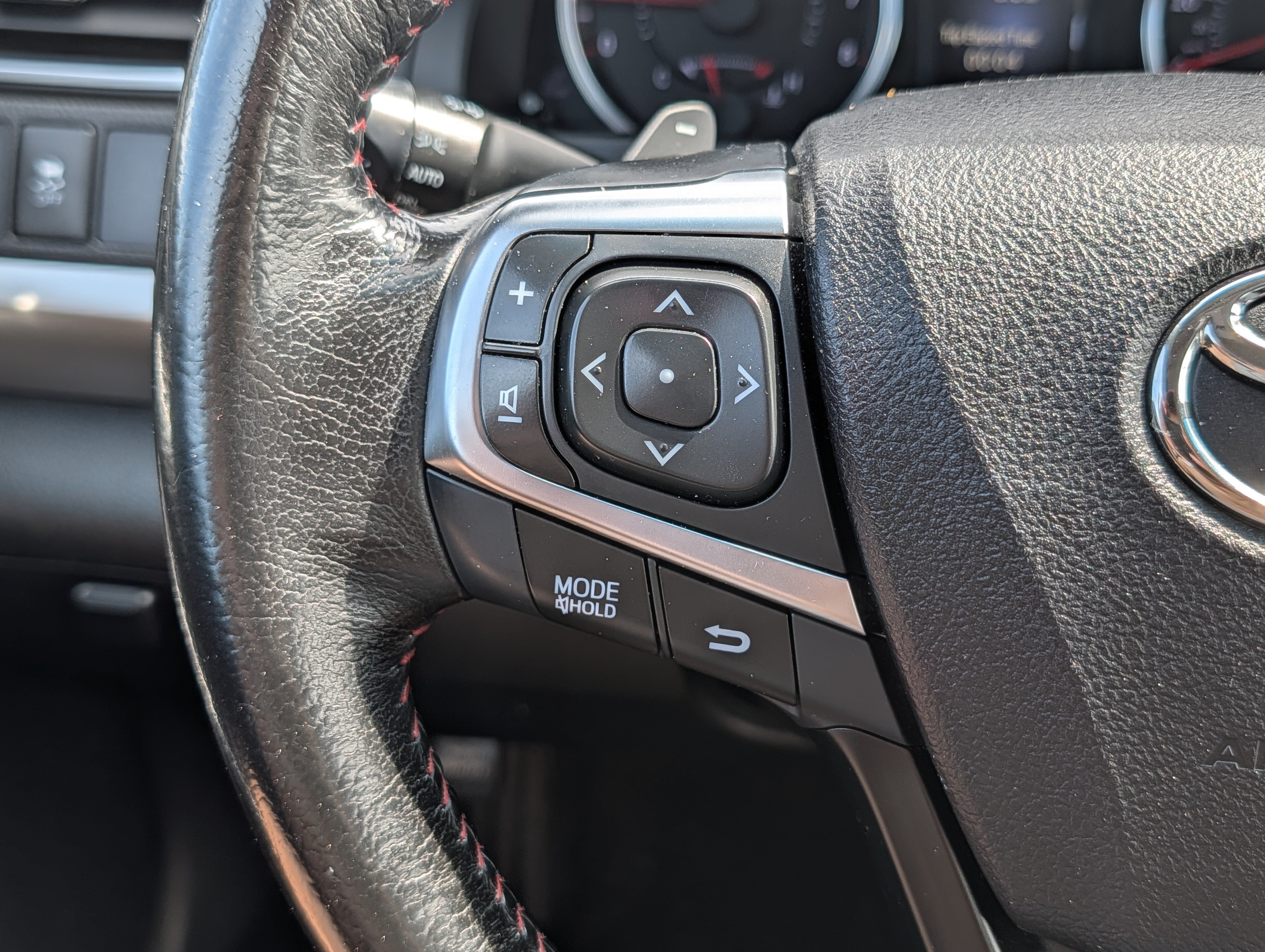 Used 2015 Toyota Camry SE FWD image 29