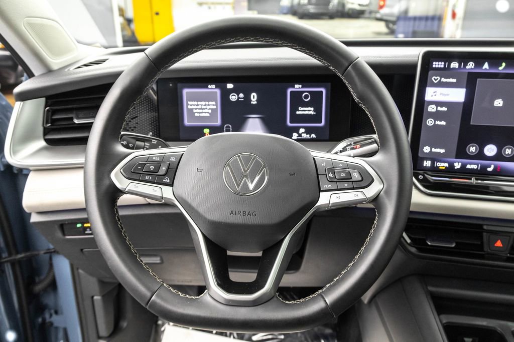 Used 2025 Volkswagen Tiguan SE image 17