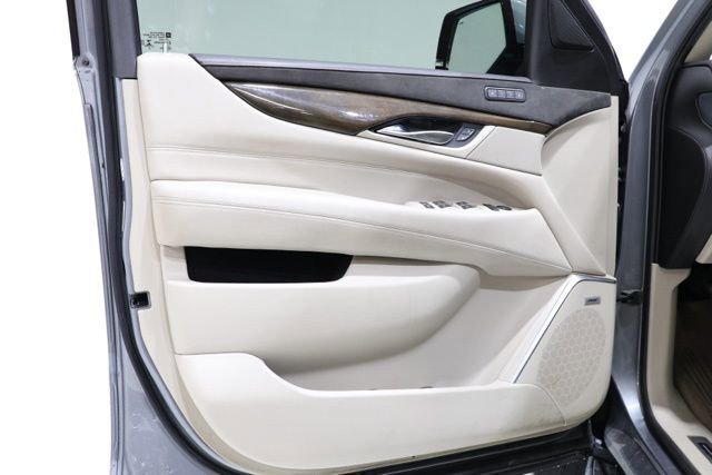 Used 2020 Cadillac Escalade Luxury w/ LPO, Radiant Package AWD/4WD image 18