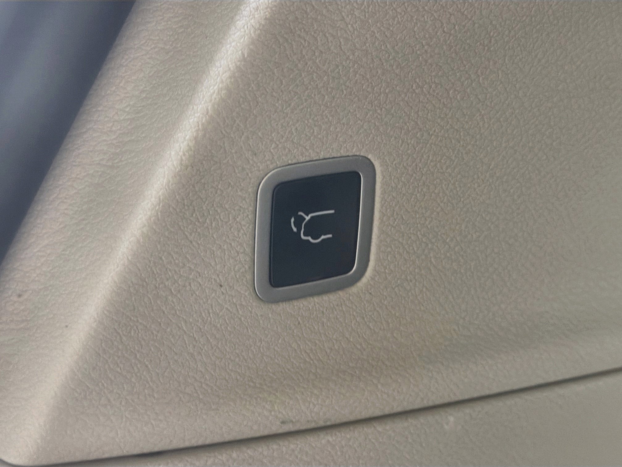Used 2024 Chrysler Pacifica Touring-L FWD image 30