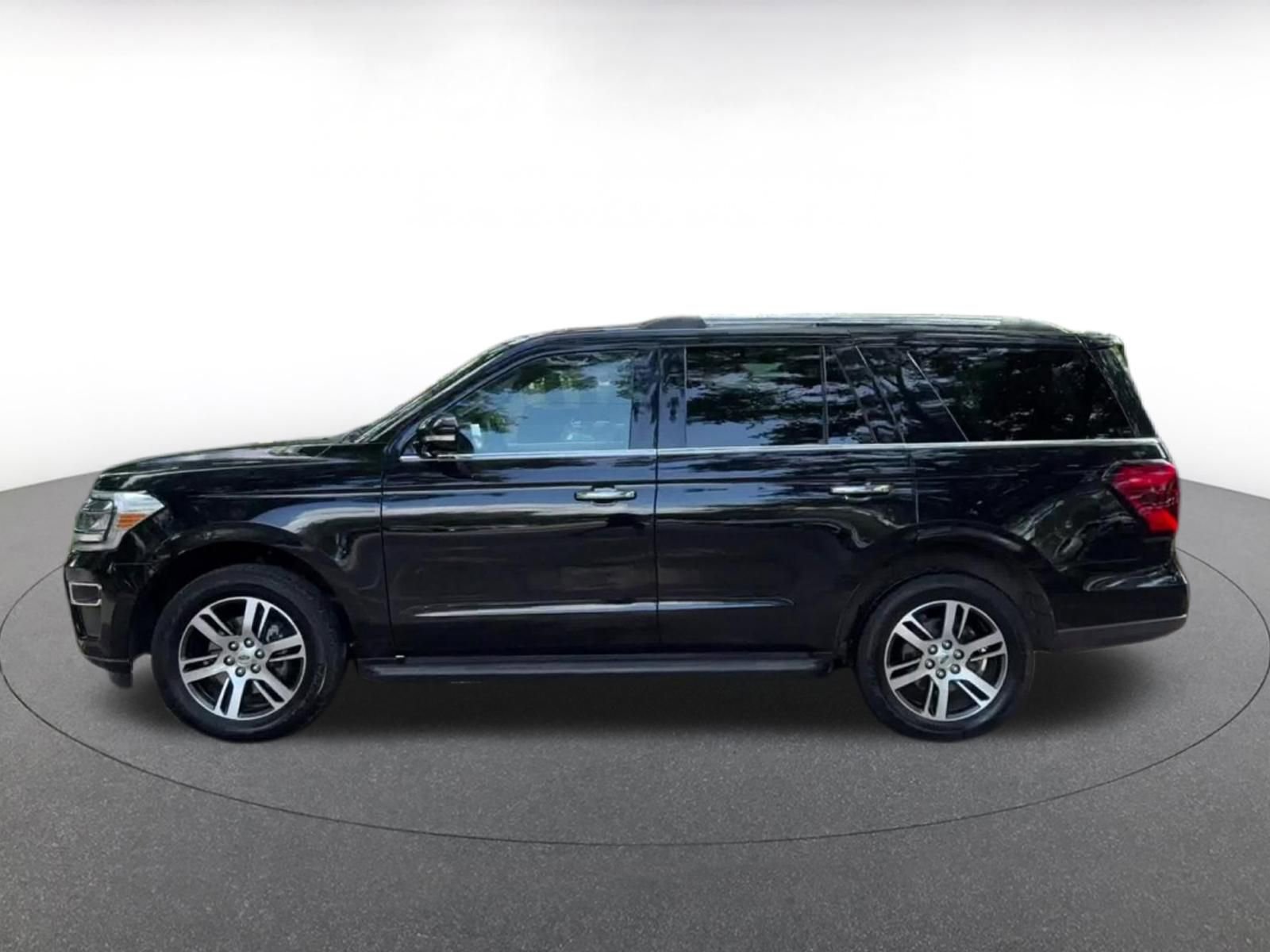 Used 2024 Ford Expedition Limited AWD/4WD image 10