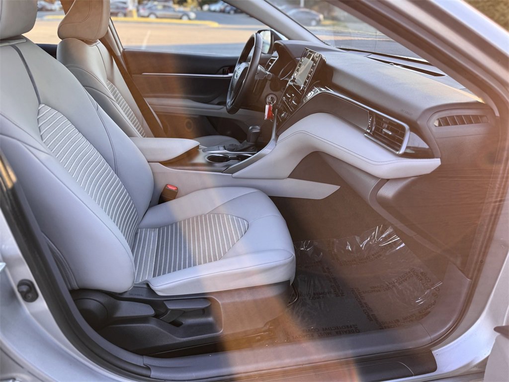 Used 2022 Toyota Camry SE image 15