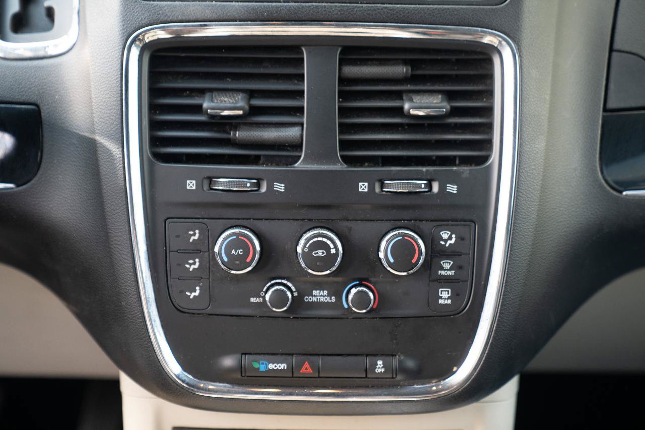 Used 2019 Dodge Grand Caravan SXT FWD image 30