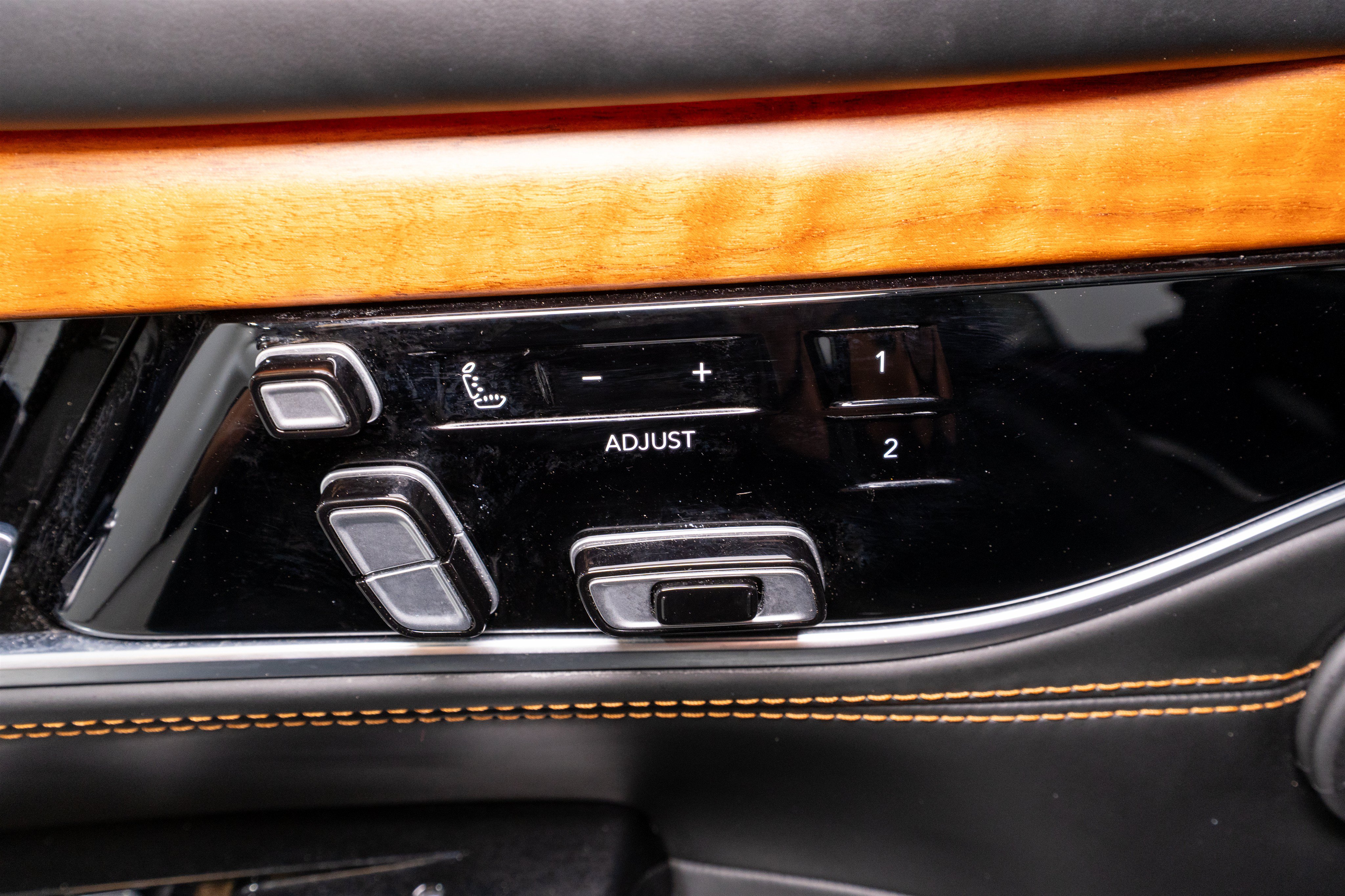 Used 2024 Jeep Grand Wagoneer L Series III AWD/4WD image 15