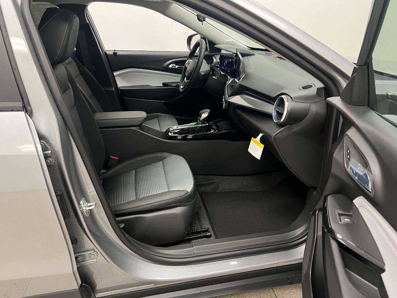New 2026 Chevrolet Trax LT w/ Driver Confidence Package FWD image 29