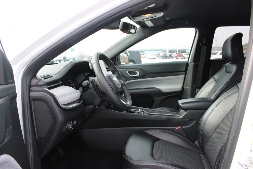 Used 2024 Jeep Compass Latitude image 19