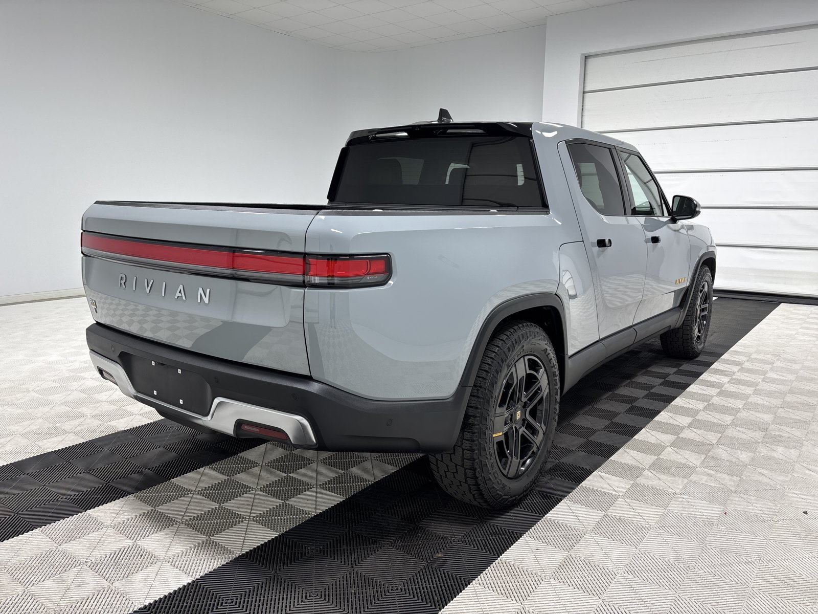 Used 2024 Rivian R1T Adventure AWD/4WD image 5