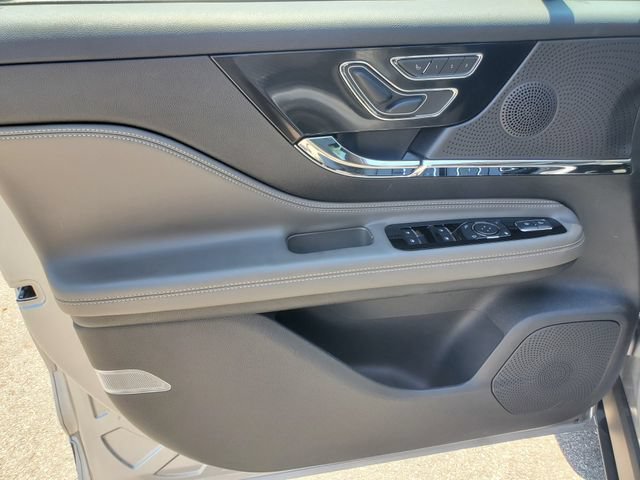 Certified 2023 Lincoln Corsair Reserve FWD image 8