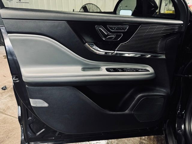 Used 2022 Lincoln Corsair Reserve w/ Elements Package image 16